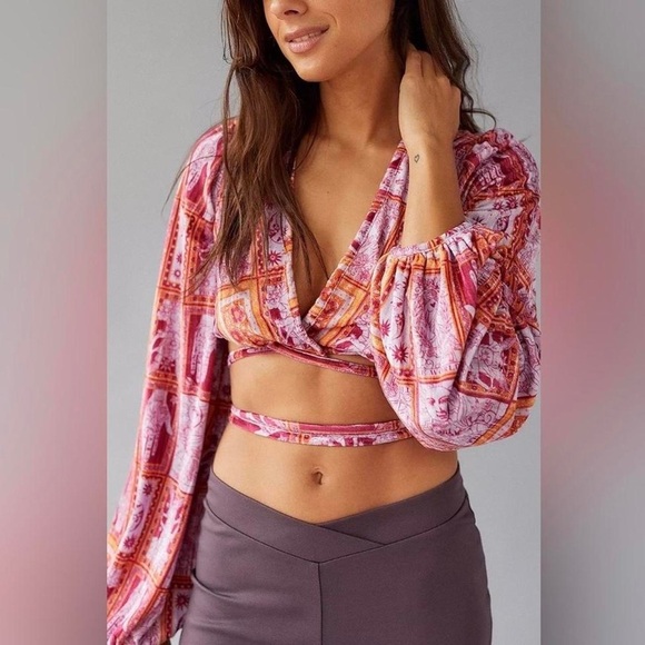 Urban Outfitters UO Florentina Print Wrap Top - Picture 2 of 13